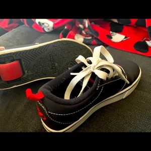 Heelys like new! only used a couple of times!